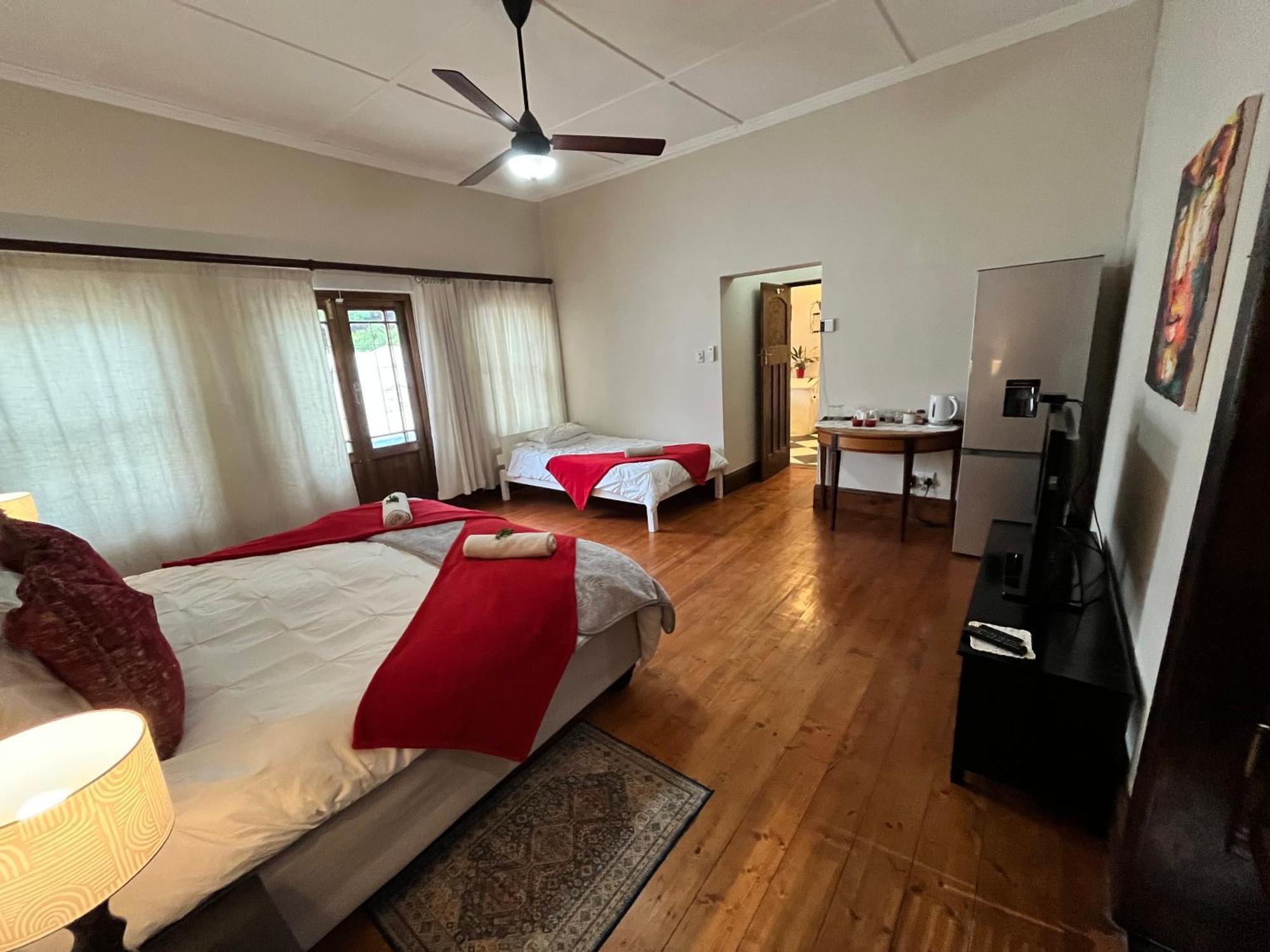 Toni'S Cottage Graaff-Reinet Екстериор снимка